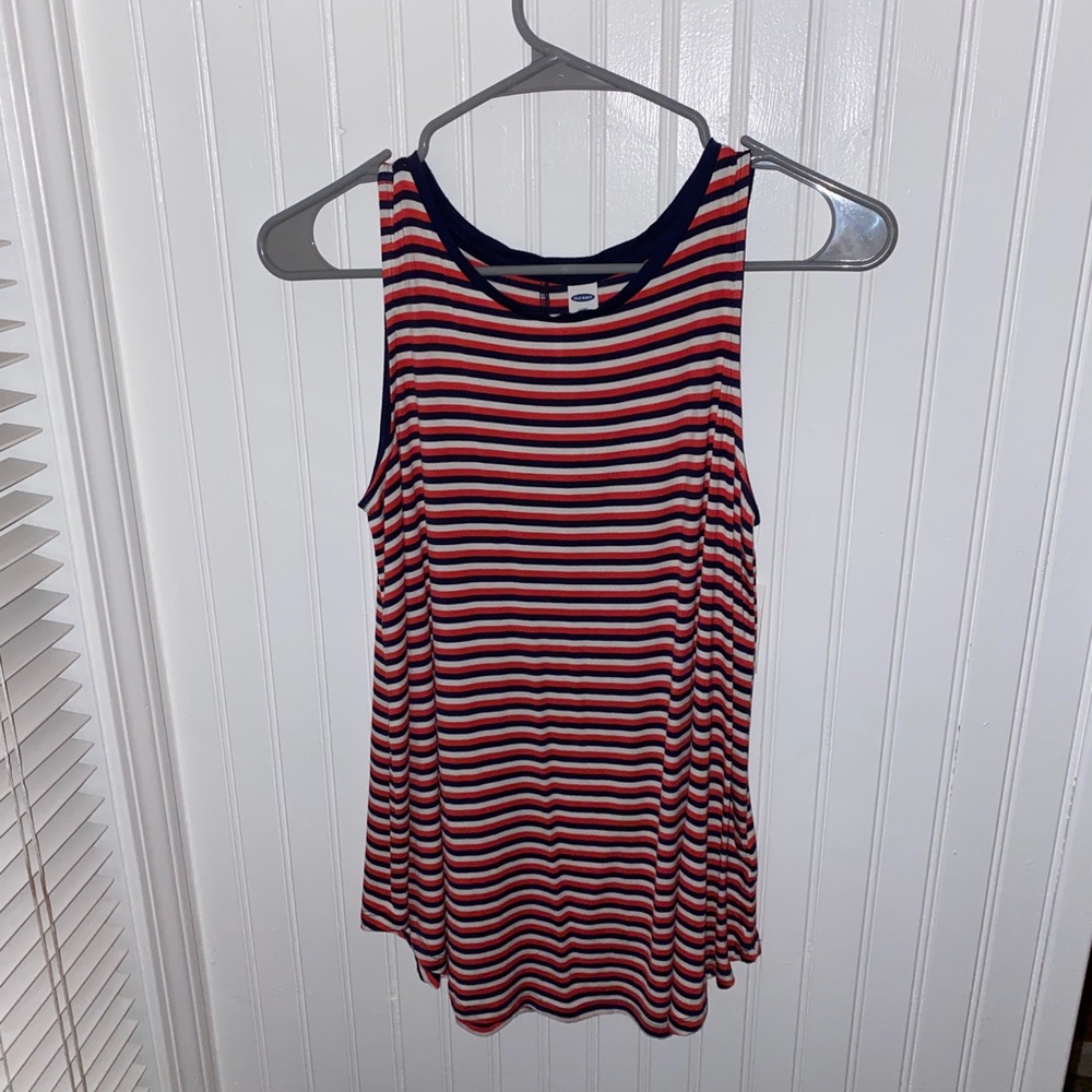 sleeveless shirt